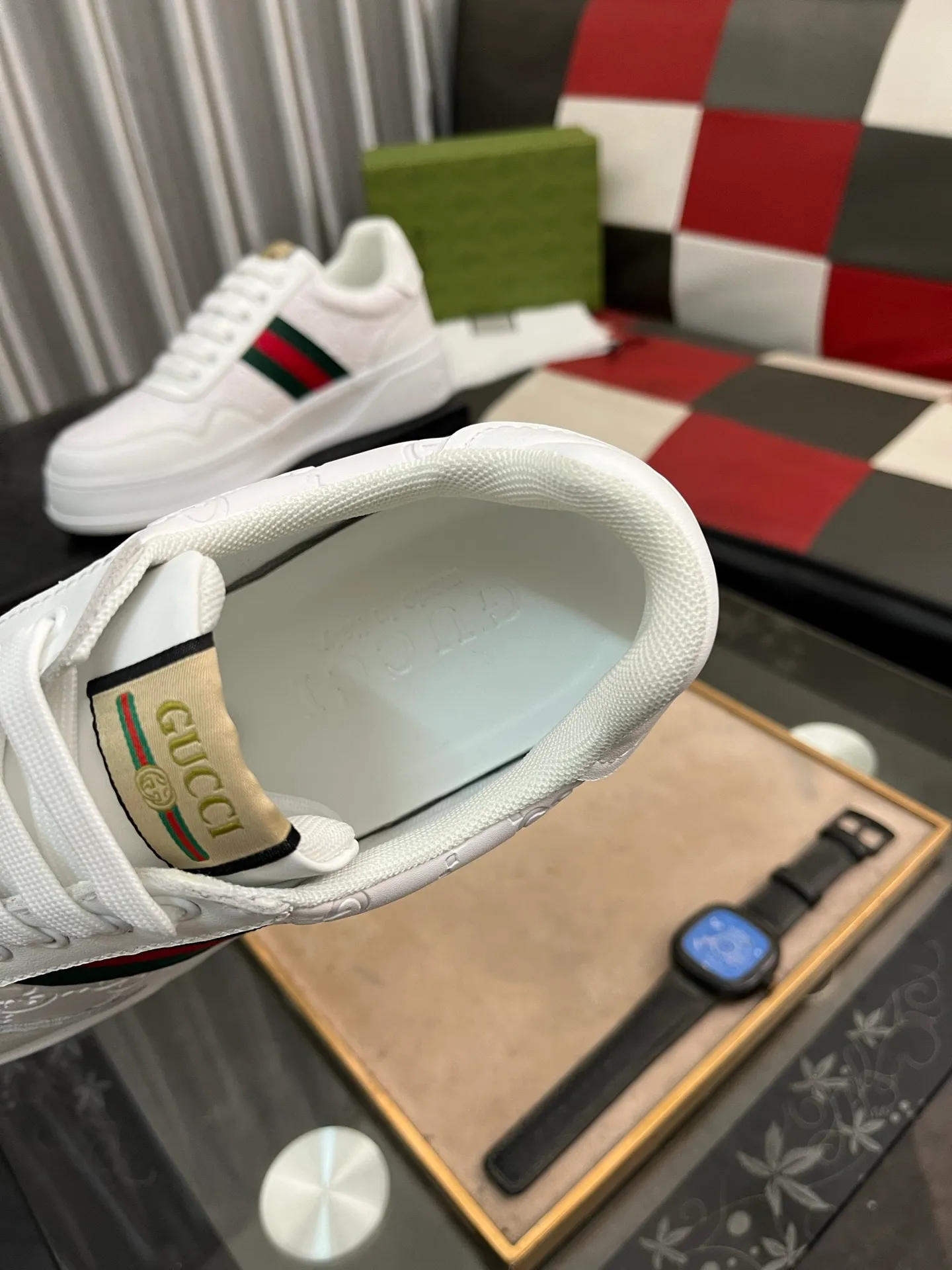 Men's shoes💰420⌚️⌚️[GUCCI] Gucci men's casual shoes are absolutely popular🔥The ultimate matching item for trendy men! The charm of super texture is unstoppable. This is the main recommendation. The upper is made of high-quality cowhide, with pig lining feet and wear-resistant rubber sole. It is noble and elegant! Extremely comfortable🎁🎁You can be as handsome as you want💪 Size 38-44! 2️⃣colors available